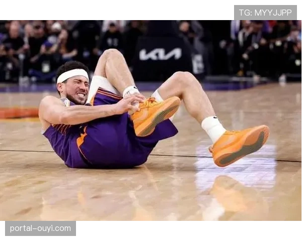 官方:太阳队德文·布克因脚踝扭伤将缺席剩余常规赛 官方:太阳队德文·布克因脚踝扭伤将缺席剩余常规赛