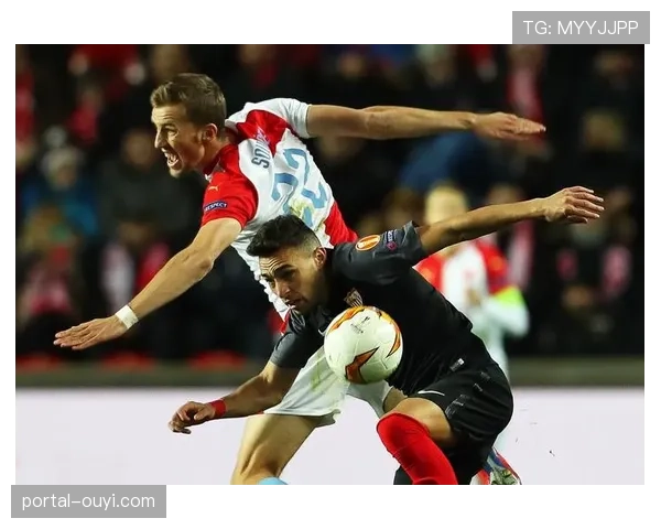 特写：2026年3月，塞维利亚主场最后一场欧战前的更衣室标语